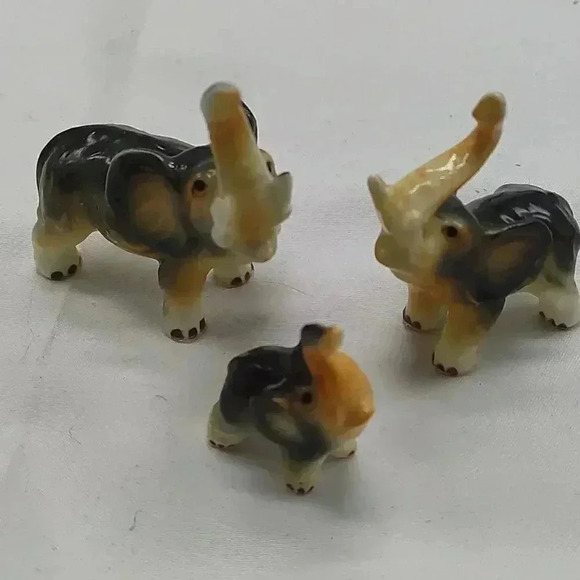 Porcelain family of elephants adorable vintage - Picture 1 of 2